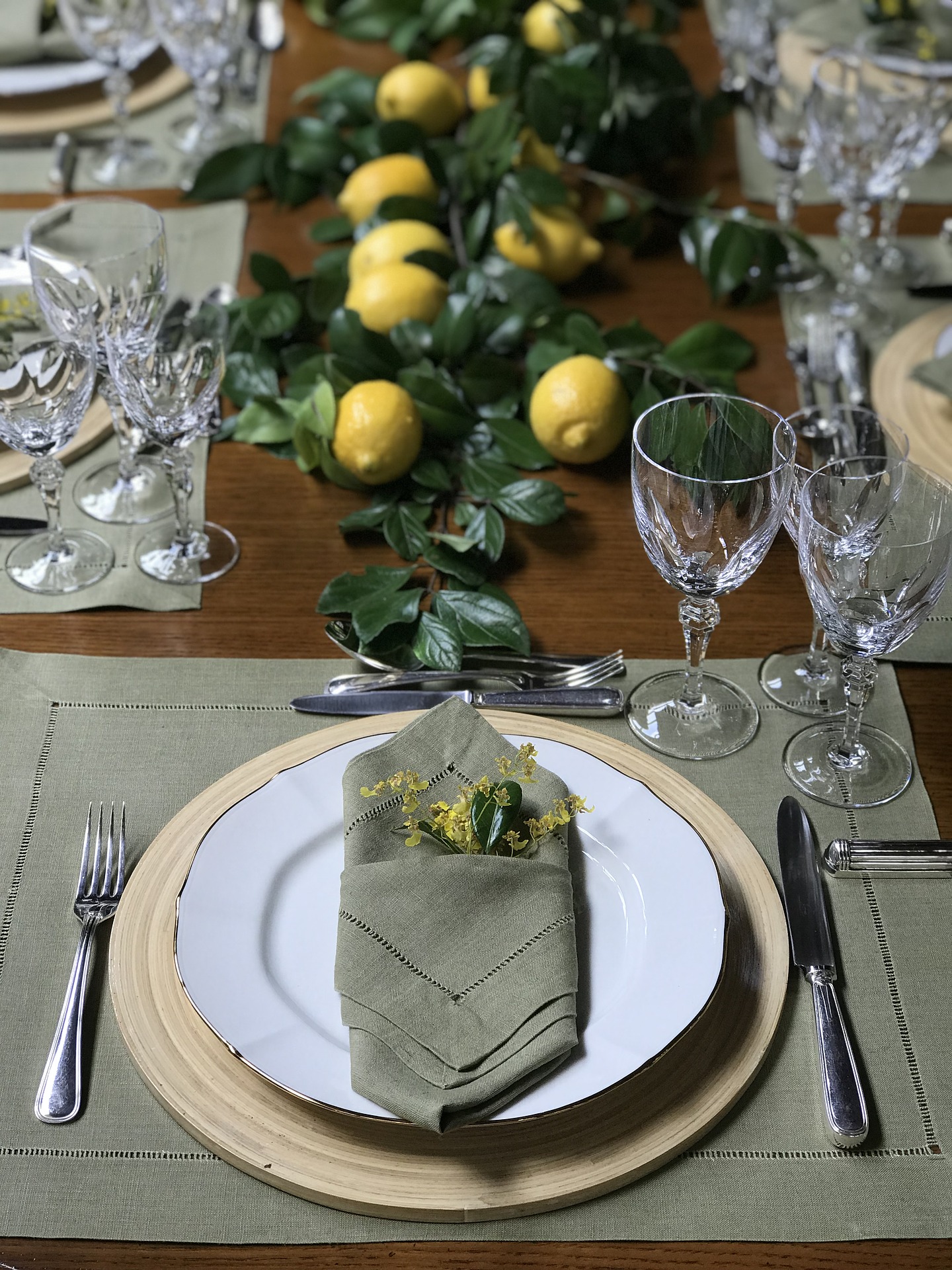 Using Lemon Kitchen Decor to Accessorize your Space